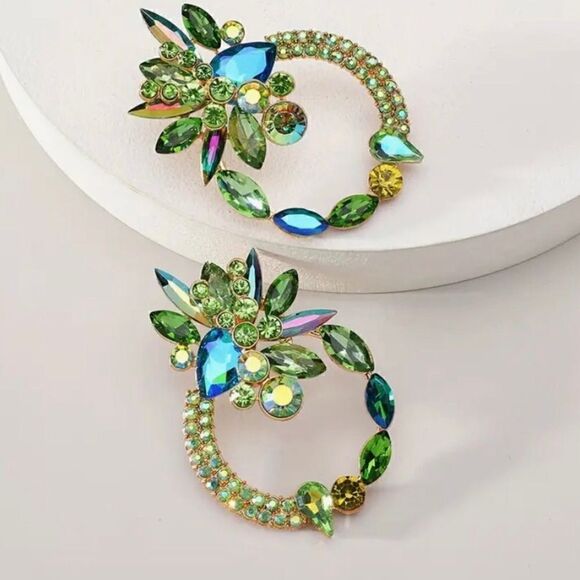 🩵 NEW Bohemian style sparkling crystal unique earrings 🩵 - Picture 1 of 3
